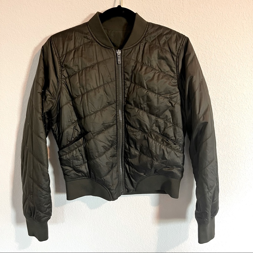 Lululemon olive green puffer jacket